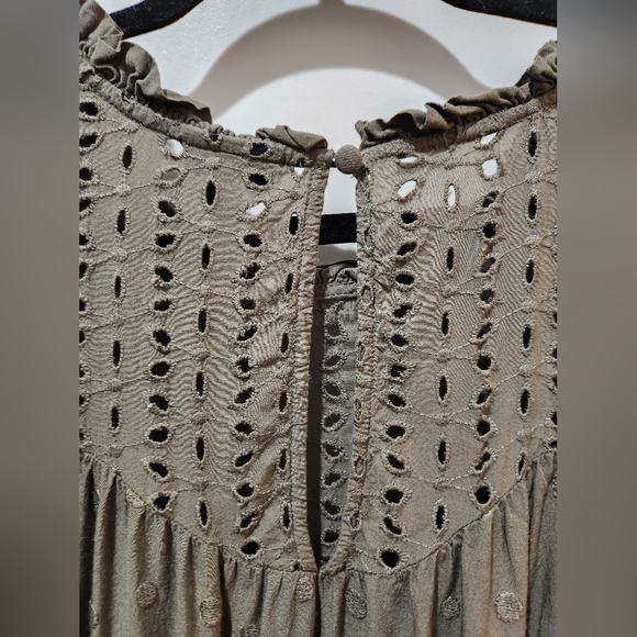 Green Blouse - Picture 8 of 8